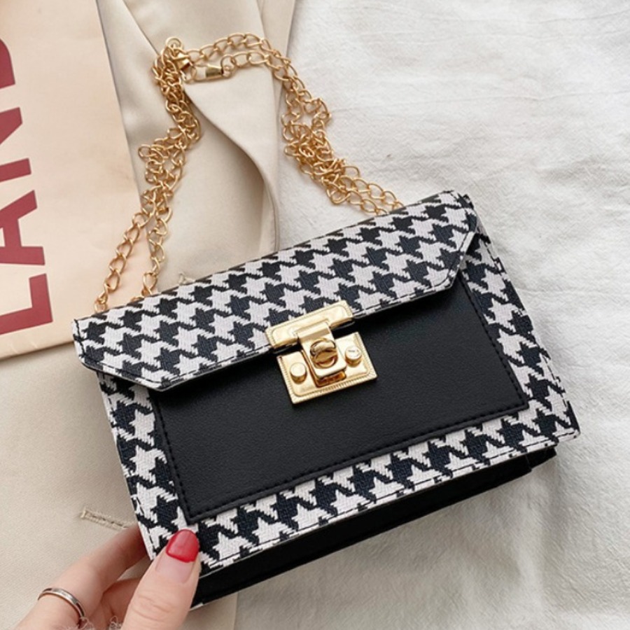 Lovely Casual Plaid Print Metal Accessories Decoration Black Crossbody Bag
Lovely Casual Plaid Print Metal Accessories Decoration Black Crossbody Bag