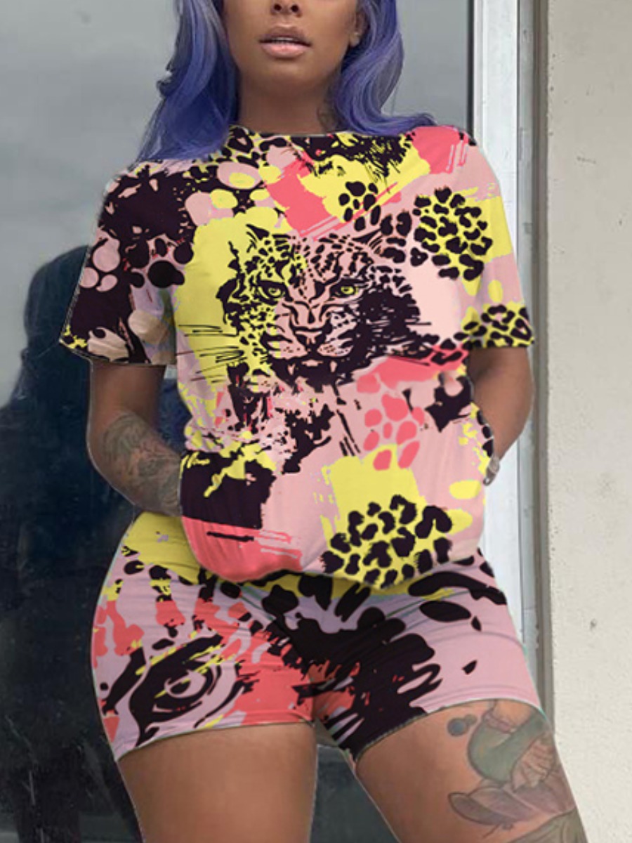 Lovely Plus Size Street Tiger Print Patchwork Light Pink Two-piece Shorts Set
Lovely Plus Size Street Tiger Print Patchwork Light Pink Two-piece Shorts Set