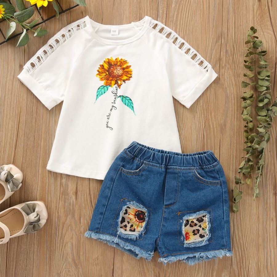 Lovely Girl Sunflower Casual Floral Print Ripped White Two Piece Shorts Set
Lovely Girl Sunflower Casual Floral Print Ripped White Two Piece Shorts Set