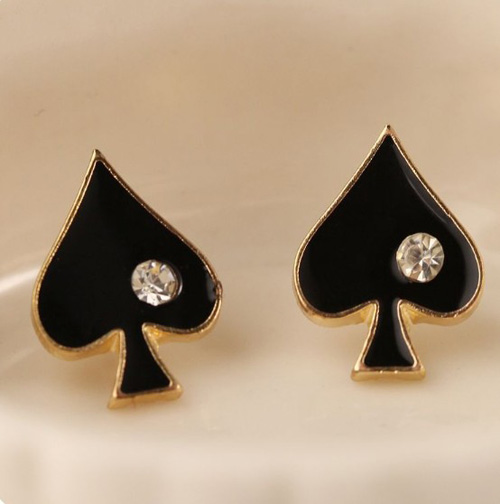 Lovely Diamond Embellished Spade Shaped Metal Earrings_Earring