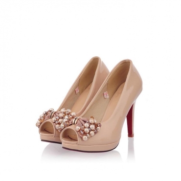 tan heels with bow