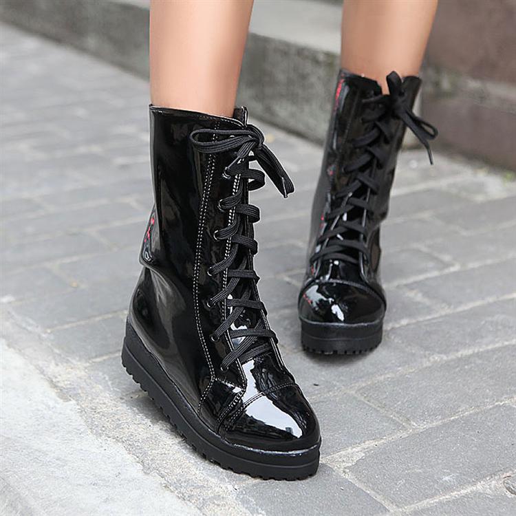 flat round toe boots