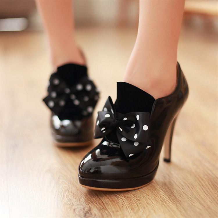 black heels with bow on front