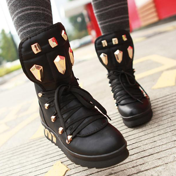 black platform closed toe shoes