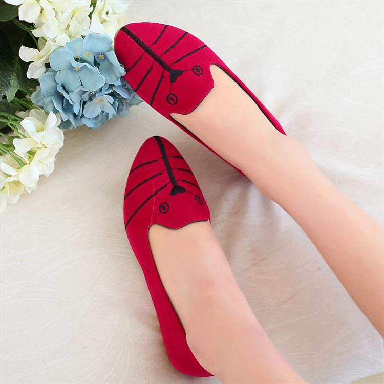 flat closed in low heel shoes