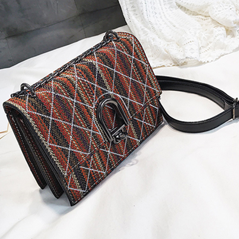 

Lovely Fashion Chain Design Red Patent Leather Messenger
