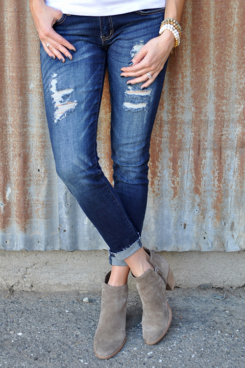 

Lovely Fashion Broken Holes Blue Jeans