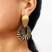 Lovely Euramerican Hollowed-out Gold Alloy Earring