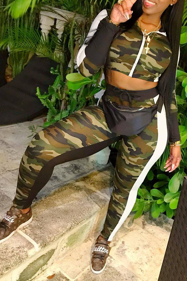 

Lovely Casual Hooded Collar Camouflage Twilled Satin Two-piece Pants Set