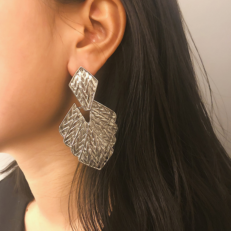 

Lovely Fashion Irregularity White Alloy Earring