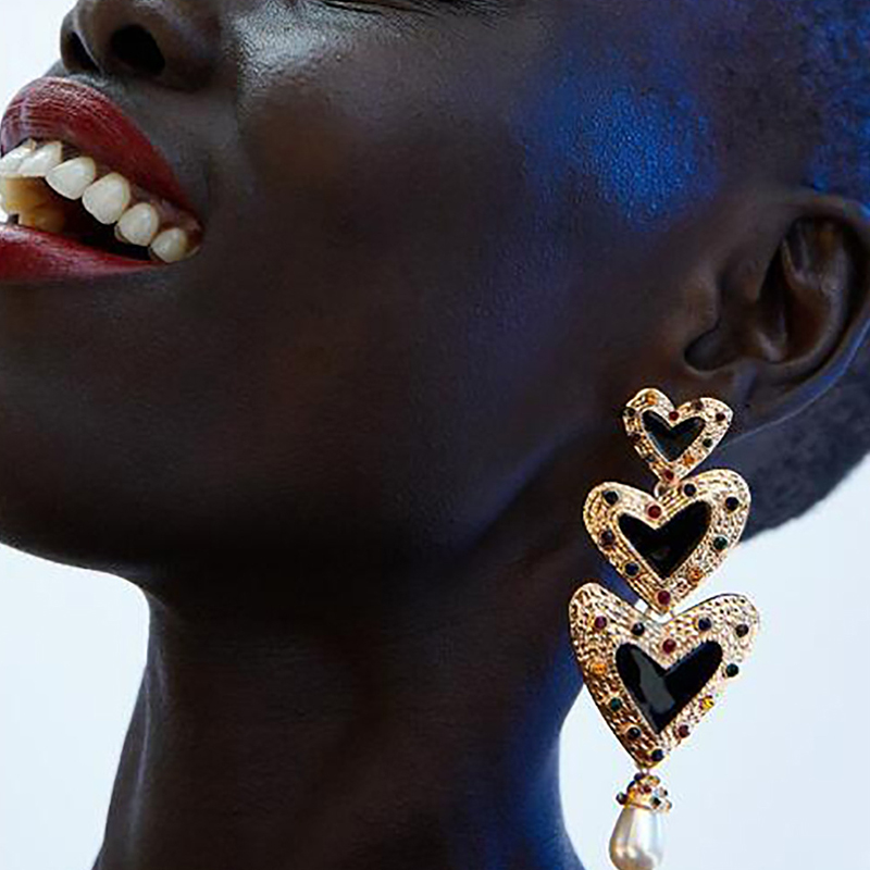 

Lovely Heart-shape Black Earring