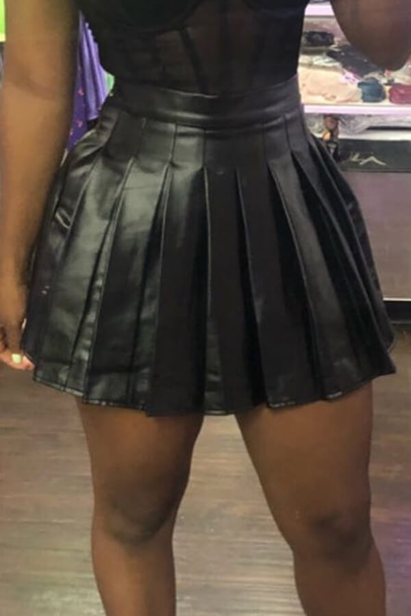 

LW Sweet Ruffle Design Black Mini Skirt