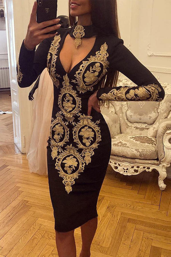 

Lovely Chic Hollow-out Black Knee Length Dress