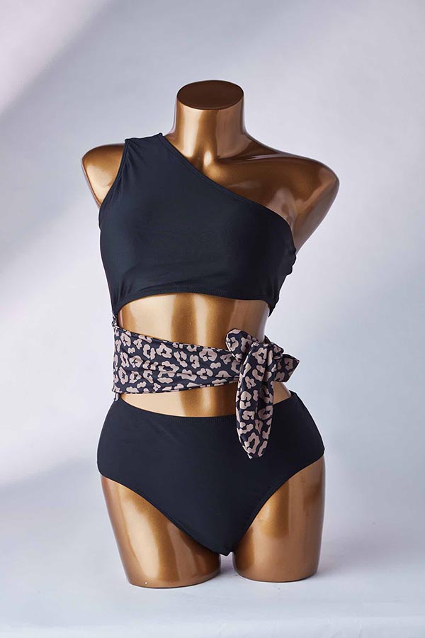 

Lovely Hollow-out Black One-piece Swimsuit