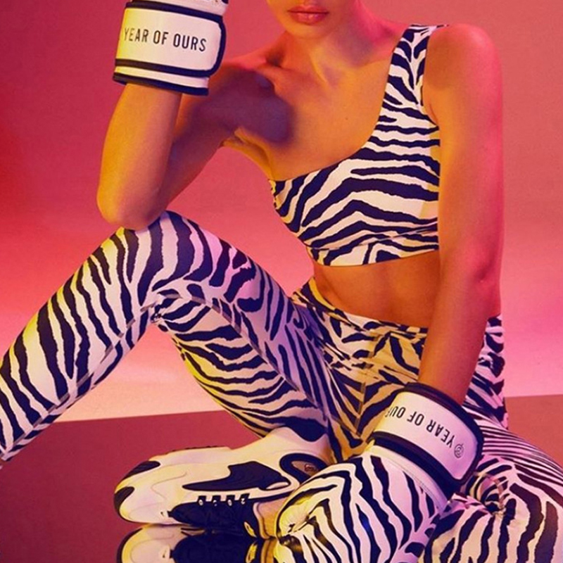 

Lovely Sportswear One Shoulder Print Black Two-piece Pants Set