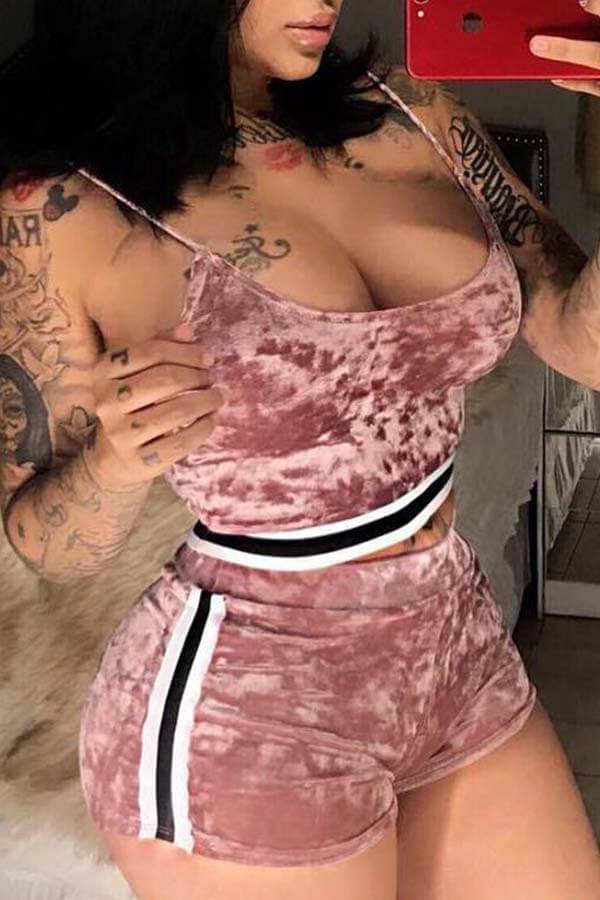 

Lovely Sportswear Patchwork Pink Two-piece Shorts Set