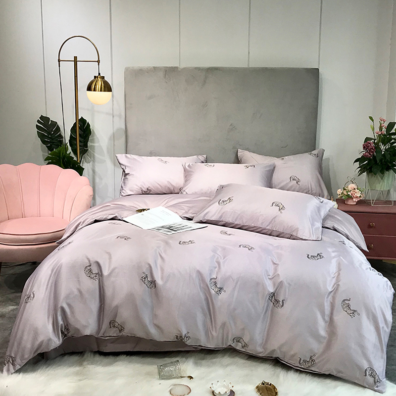 

Lovely Cosy Cartoon Print Light Purple Bedding Set