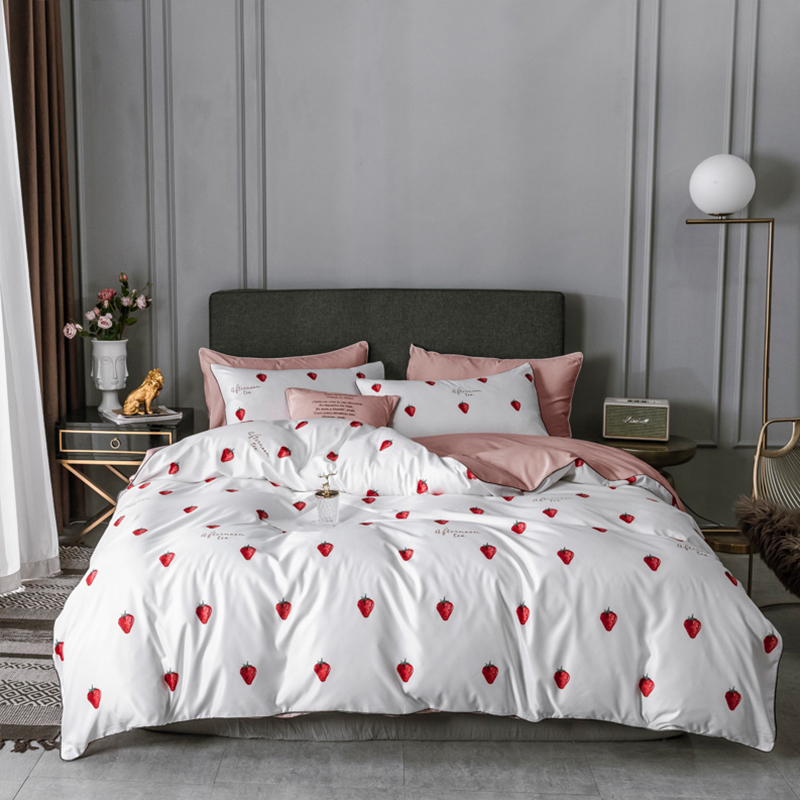 

Lovely Trendy Strawberry Print Red Bedding Set