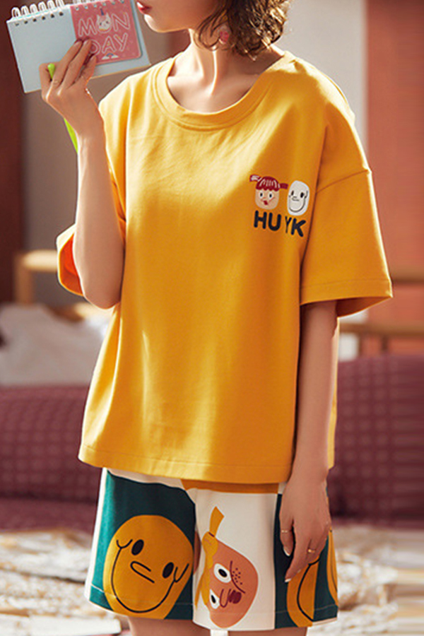 

Lovely Leisure Cartoon Print Yellow Plus Size Two-piece Shorts Set