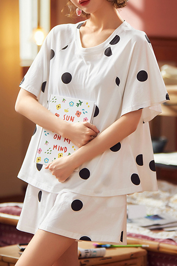 

Lovely Leisure Dot Print White Plus Size Two-piece Shorts Set