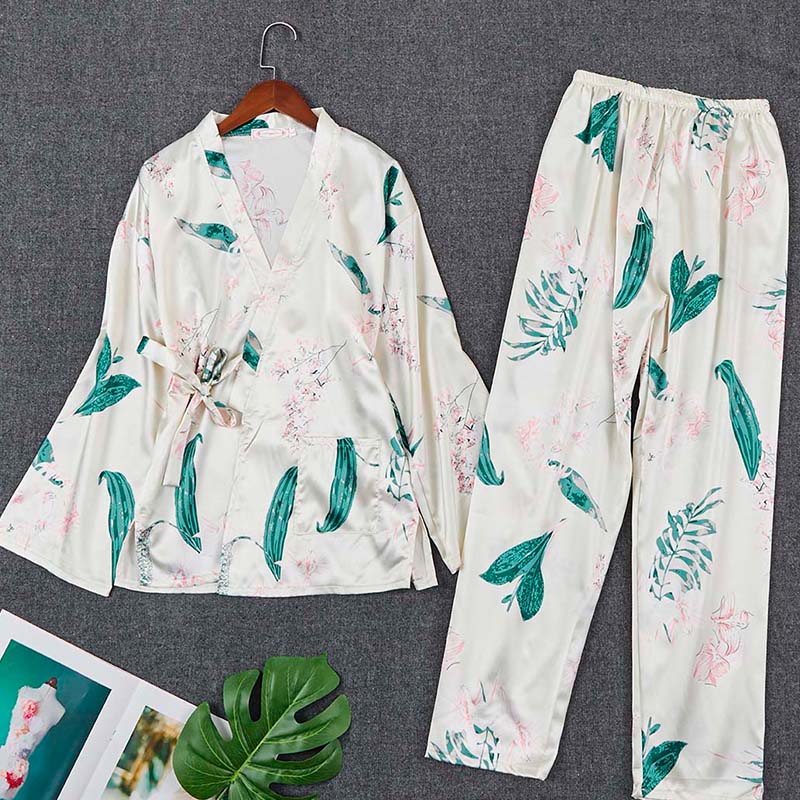 

Lovely Trendy Print White Sleepwear