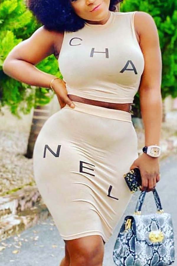 

Lovely Casual Letter Beige Two-piece Skirt Set