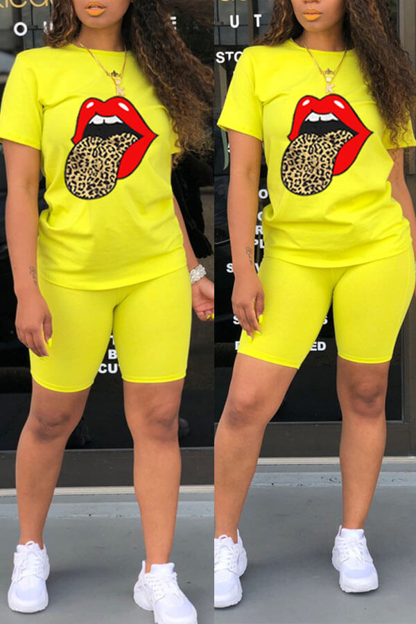 

Lovely Casual Lip Print Yellow Two-piece Shorts Set