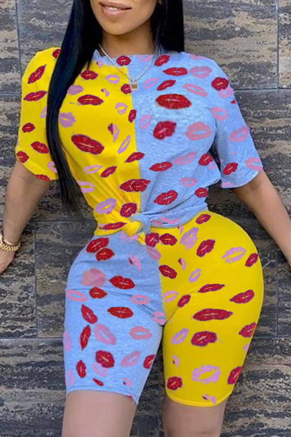 

Lovely Trendy Lip Print Yellow Plus Size Two-piece Shorts Set