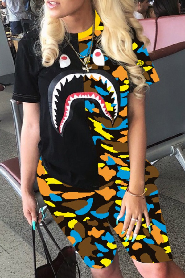 

Lovely eisure Camo Print Patchwork Blue Two-piece Shorts Set