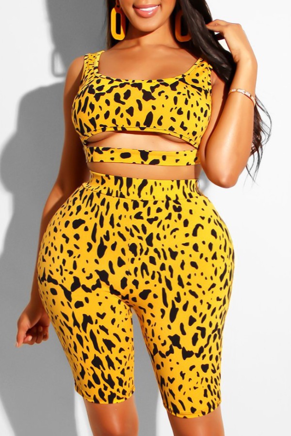 

lovely Casual Print Hollow-out Yellow Plus Size Two-piece Shorts Set