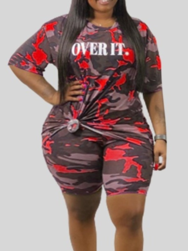 

Lovely Plus Size Leisure O Neck Camo Print Red Two-piece Shorts Set