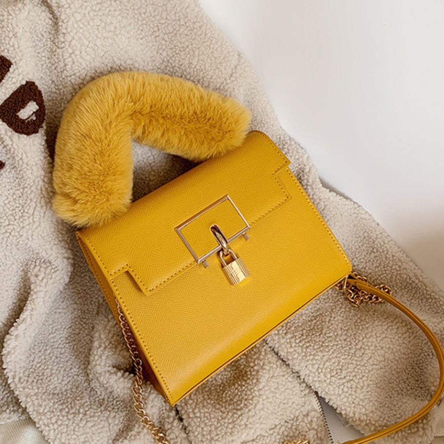 

lovely Chic Chain Strap Yellow Crossbody Bag