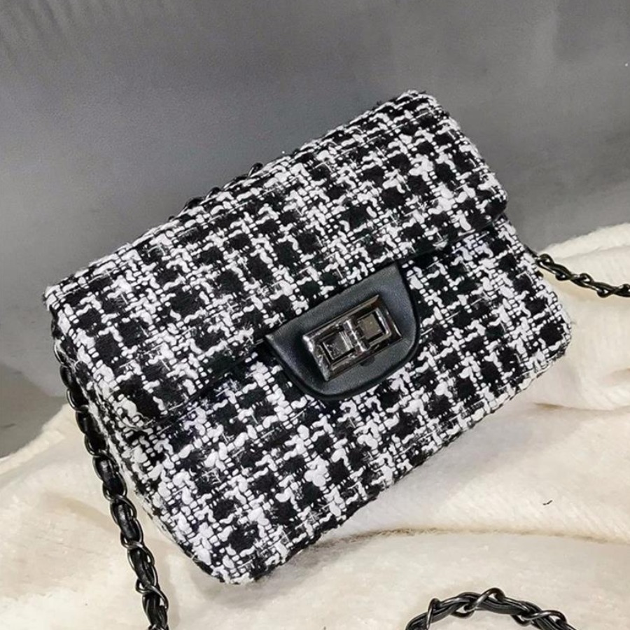 

Lovely Stylish Chain Strap Black Crossbody Bag