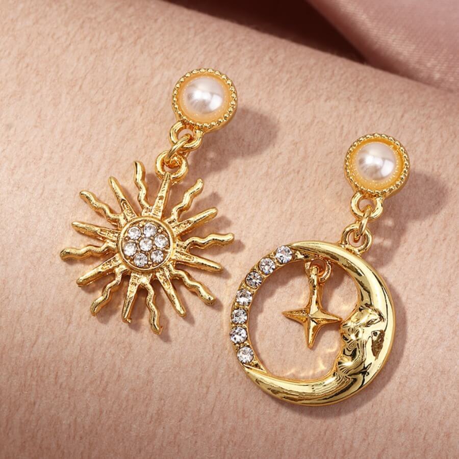 

Lovely Trendy Asymmetrical Gold Earring