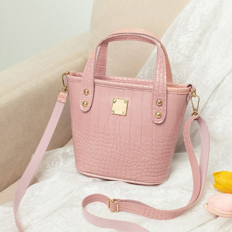 LovelyWholesale Adjustable Strap Crossbody Bag All Seasons Casual Metal Decoration Spring Summer 2024