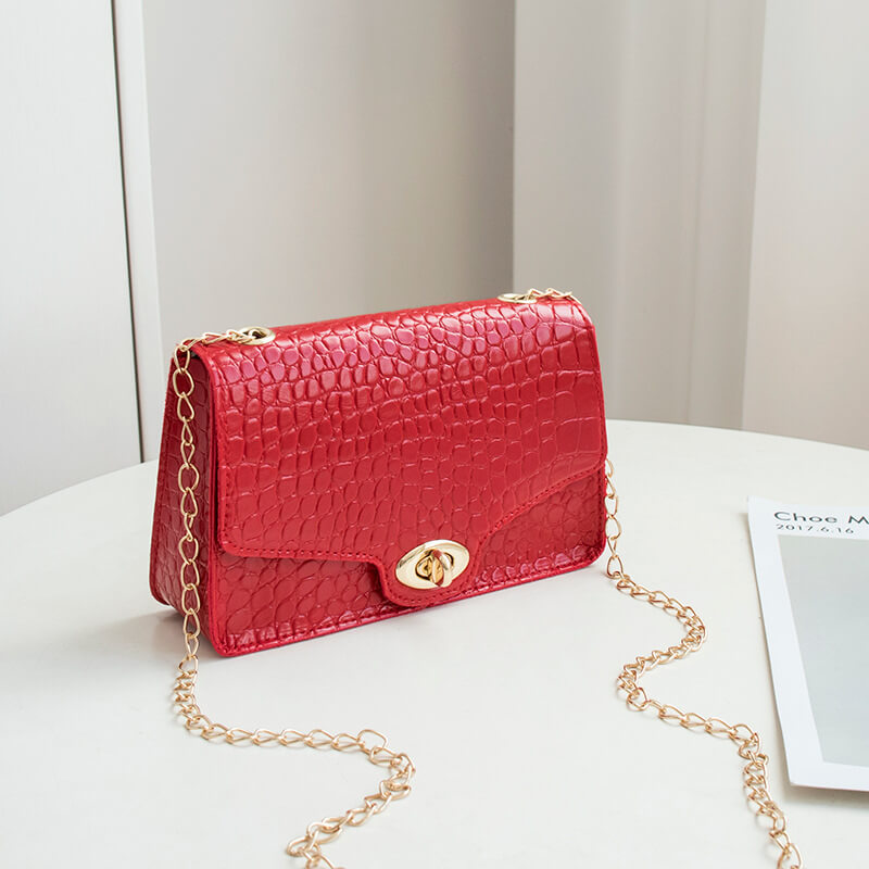 

Lovely Stylish Chain Strap Red Crossbody Bag