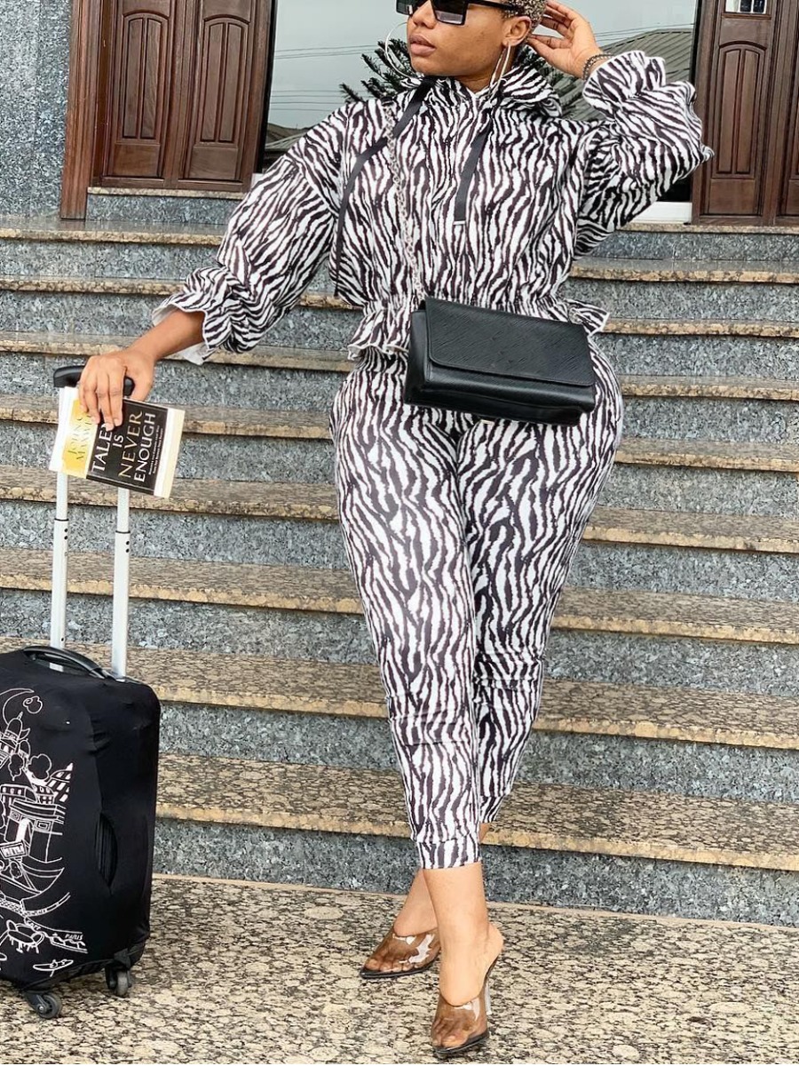 

Lovely Trendy Hooded Collar Striped Print Grey Two Piece Pants Set