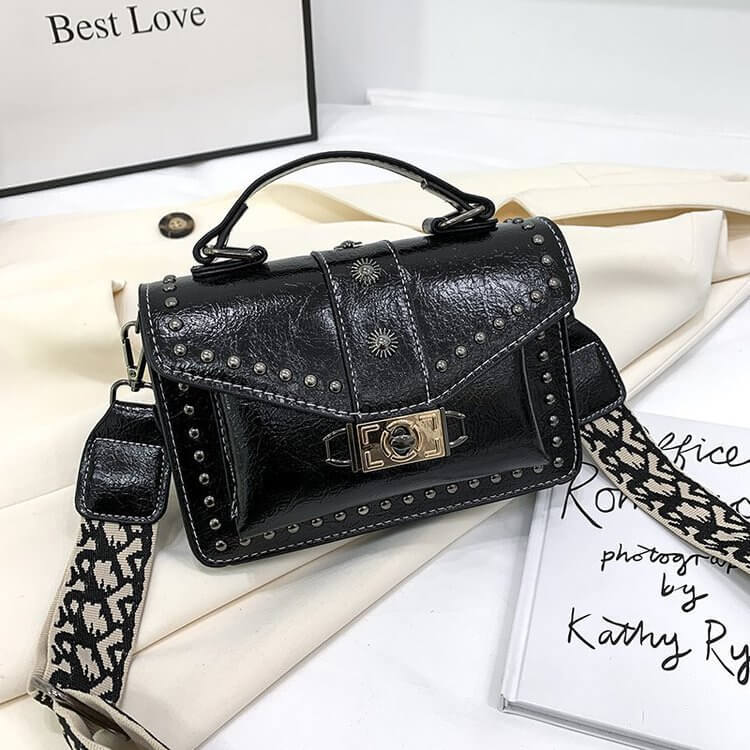

Lovely Casual Rivet Decorative Black Crossbody Bag