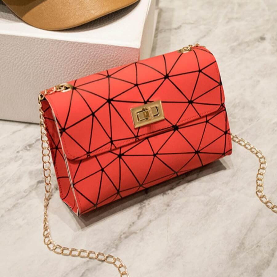 

Lovely Stylish Chain Strap Red Crossbody Bag