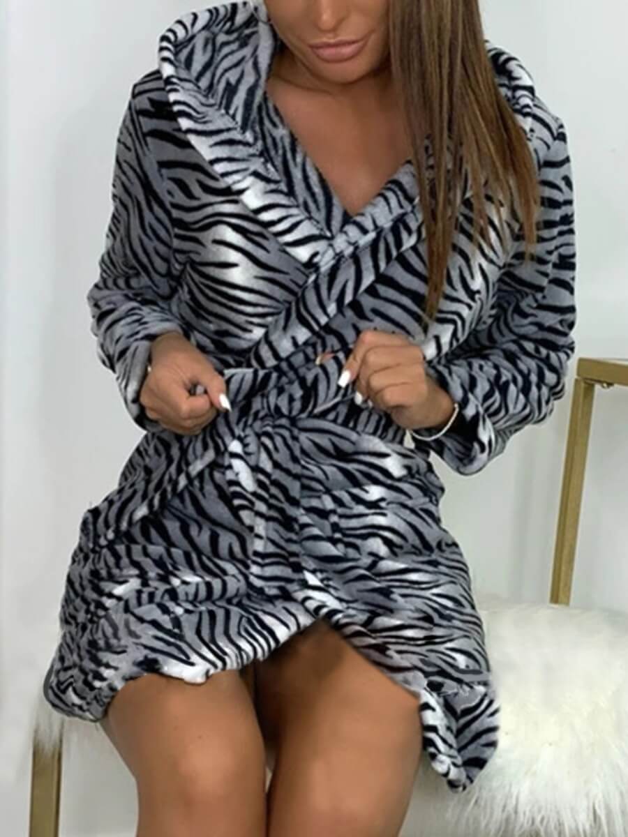 

Lovely Trendy Hooded Collar Striped Print Black Sleepwear