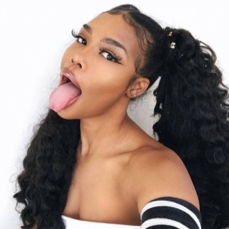 

Lovely Chic Water Wave Black Wig