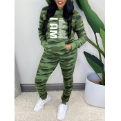 Lovely Sportswear Letter Camo Print Green Two Piec