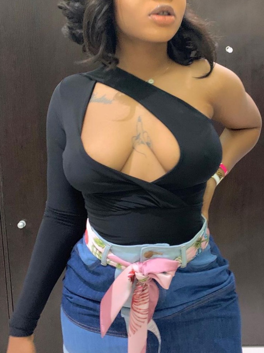 

Lovely Sexy One Shoulder Hollow-out Black T-shirt