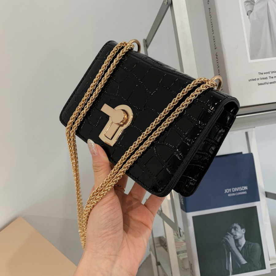 

Lovely Street Chain Strap Black Crossbody Bag