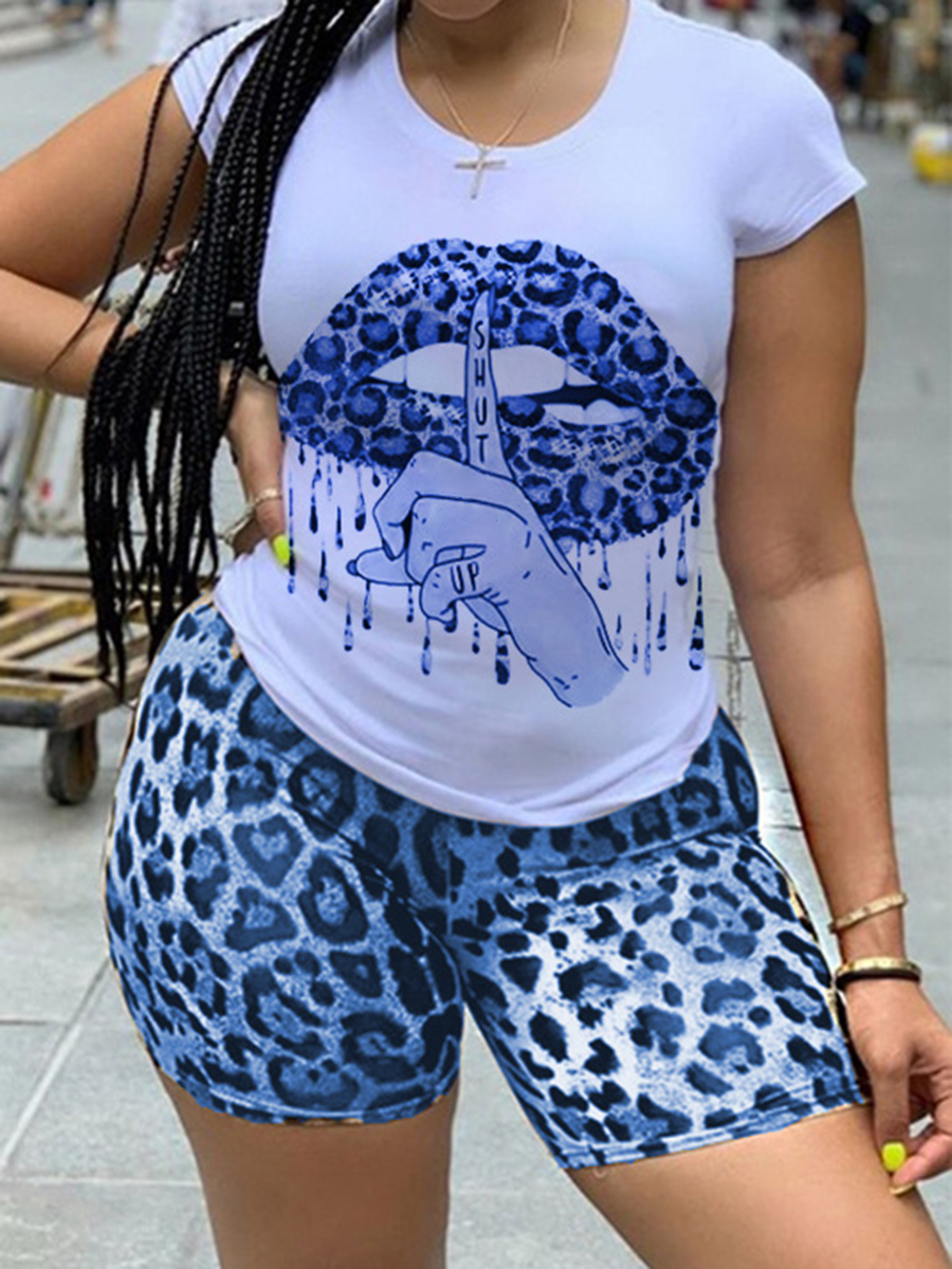 

Lovely Plus Size Chic Leopard Lip Print Blue Two-piece Shorts Set
