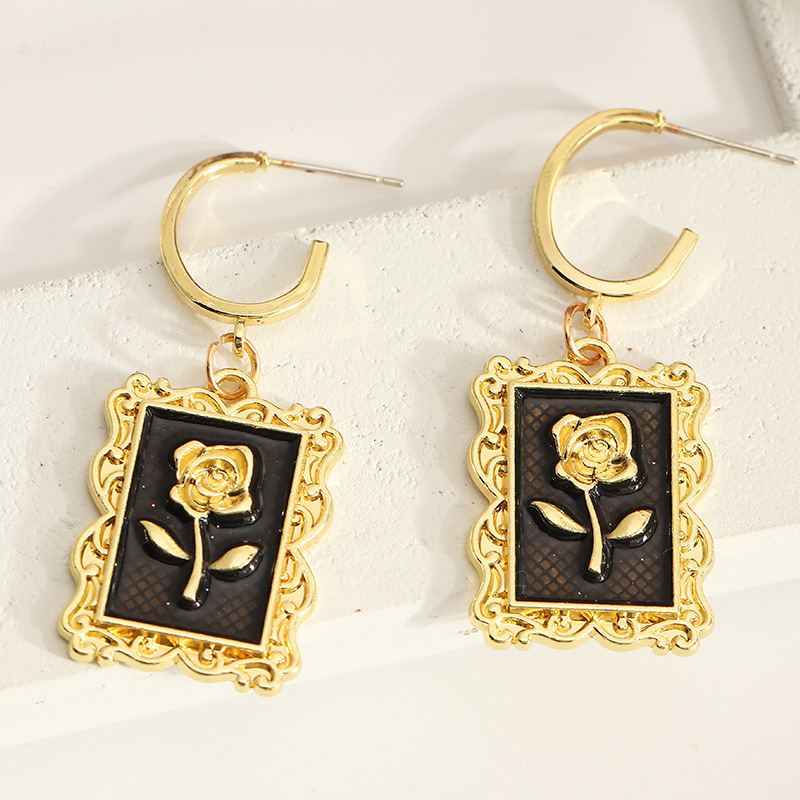 

Lovely Sweet Floral Decoration Gold Earring