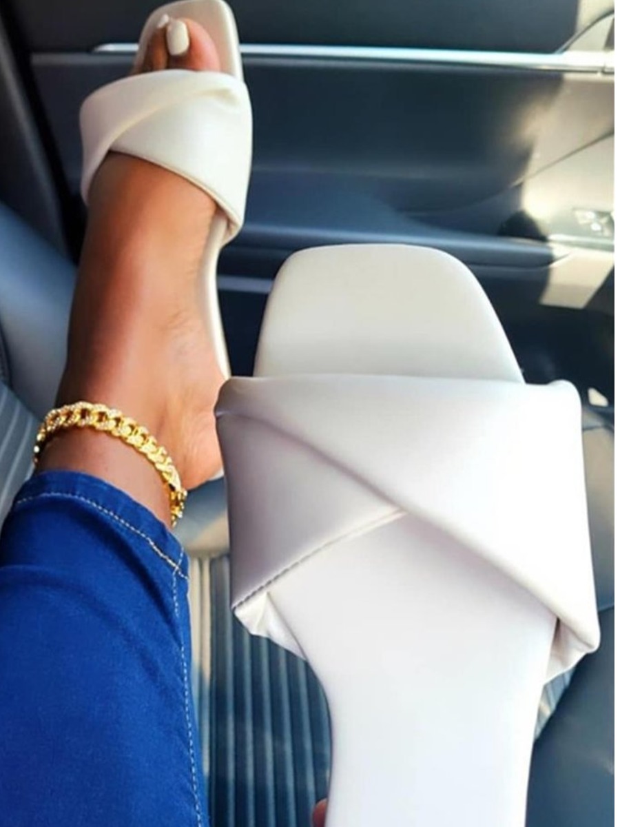 

Lovely Street Fold Design White Slippers