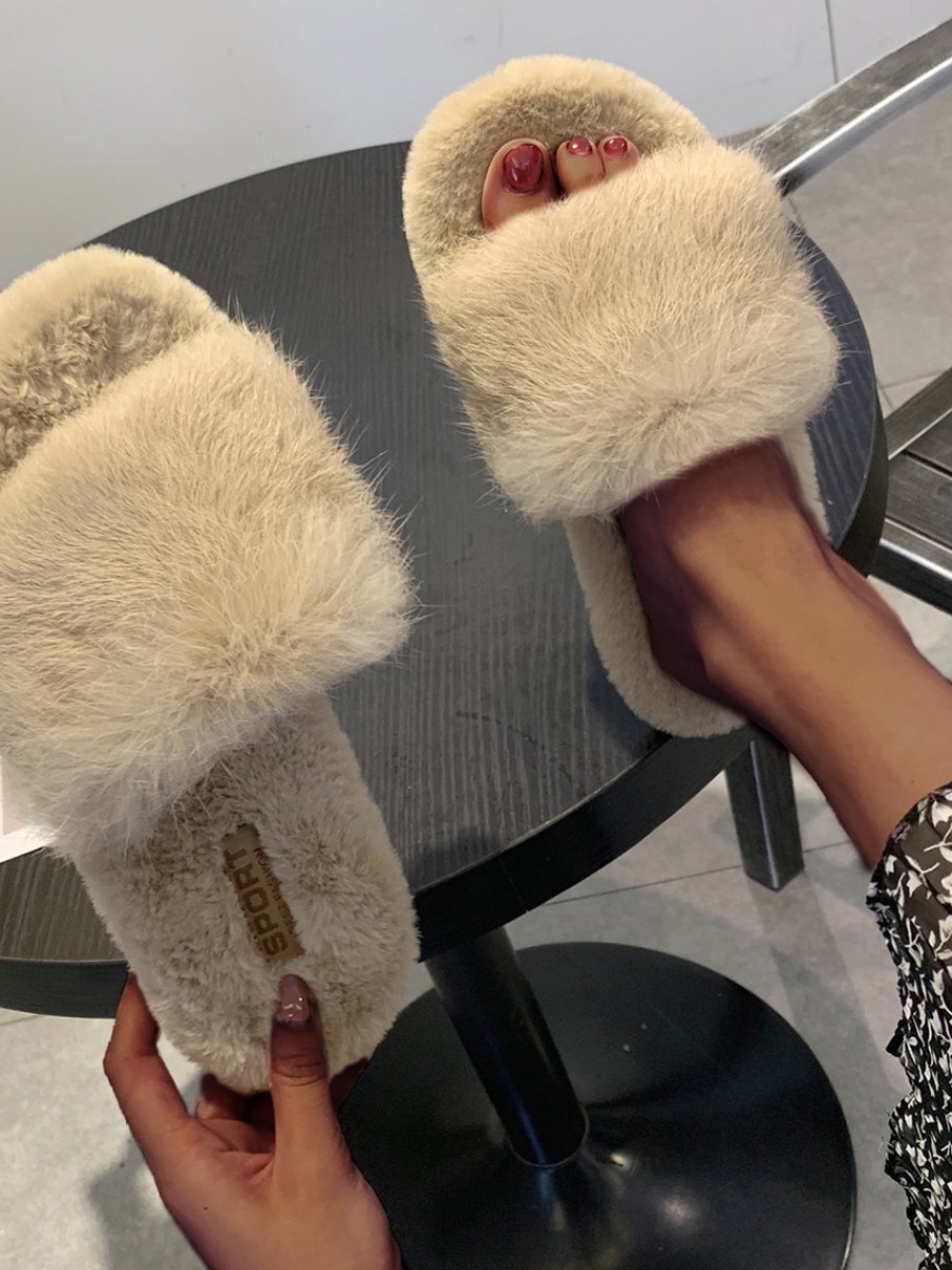 

Lovely Casual Fluffy Khaki Slippers