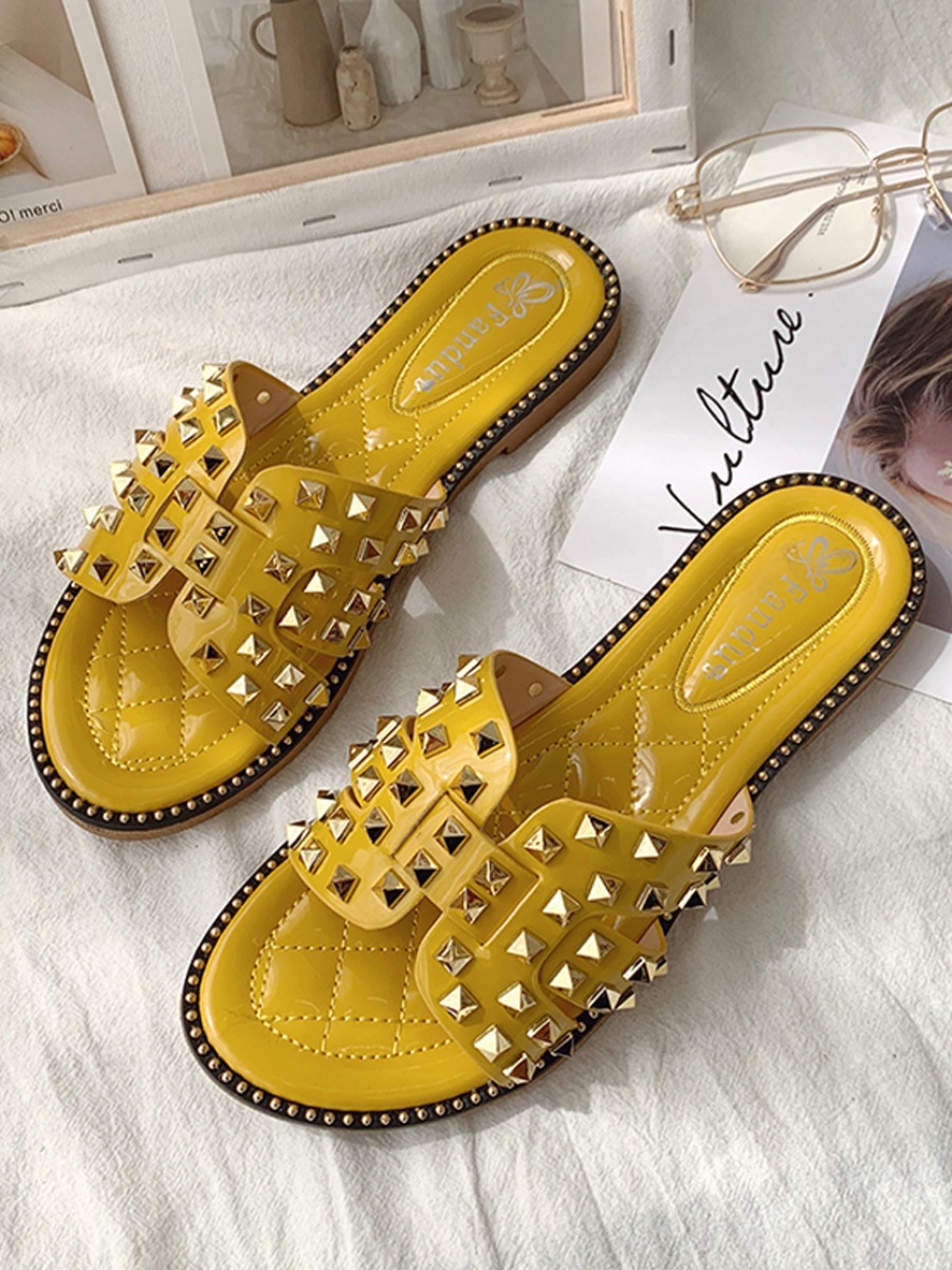 

Lovely Casual Rivet Decoration Yellow Slippers