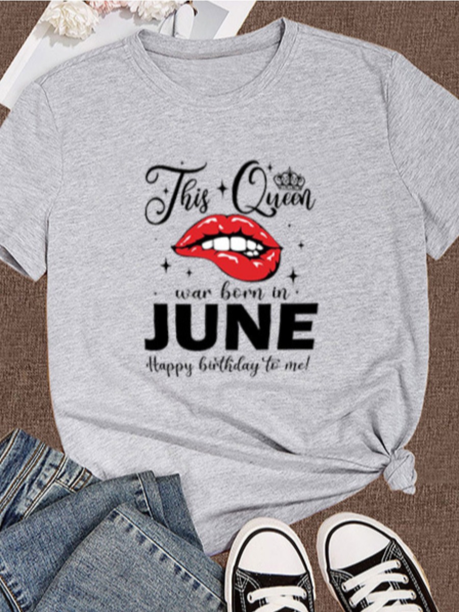 

Lovely Plus Size Casual Lip Letter Print Grey T-shirt
